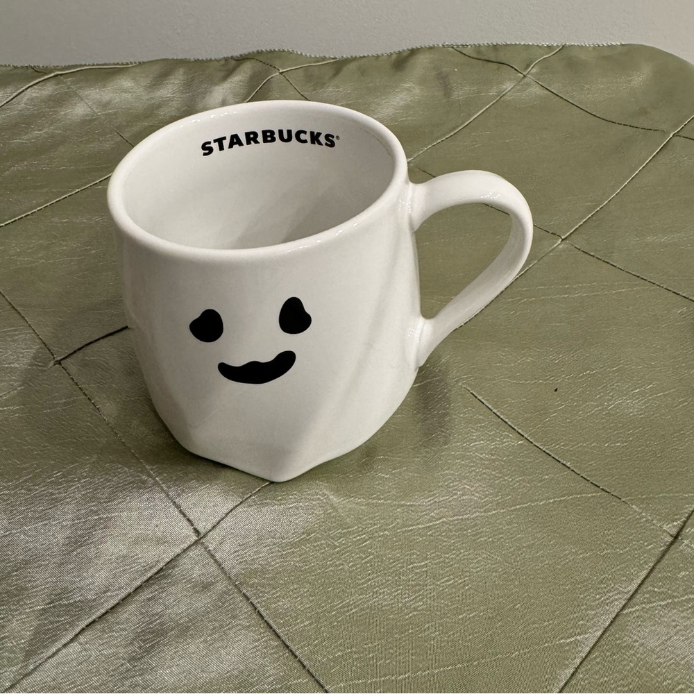 BNWT  STARBUCKS coffee mug.